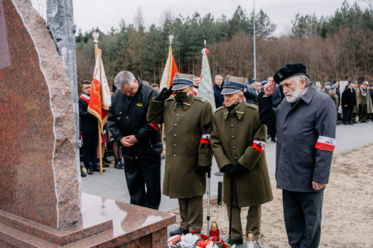 Fotorelacja z Uroczystości Gminnych Obchodów Narodowego Dnia Pamięci Żołnierzy Wyklętych w Gminie Jeżowe – część oficjalna